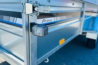 Tiki Treiler Keevis 350-LH 3.5x1.5 Plastkaanega kastihaagis