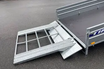 Tiki Treiler 3x1.5 keevisraamil haagis pealesõidutee rambiga