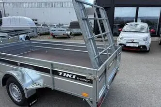 Tiki Treiler 3x1.5 keevisraamil haagis pealesõidutee rambiga