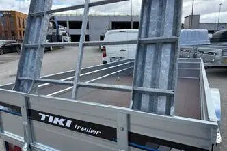 Tiki Treiler 3x1.5 keevisraamil haagis pealesõidutee rambiga