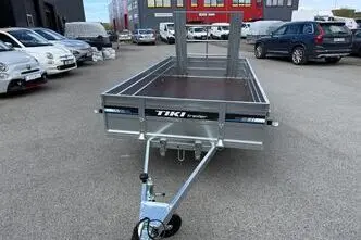 Tiki Treiler 3x1.5 keevisraamil haagis pealesõidutee rambiga