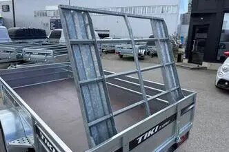 Tiki Treiler 3x1.5 keevisraamil haagis pealesõidutee rambiga