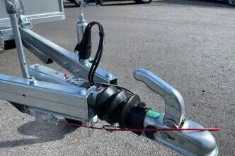 Tiki Treiler Keevis 300-DLBH Pidurid + kaanega kastihaagis