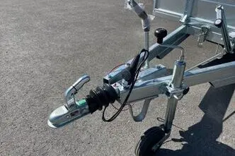 Tiki Treiler Keevis 300-DLBH Pidurid + kaanega kastihaagis