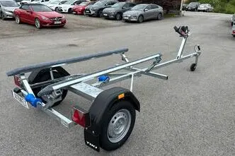 Tiki Treiler Paadihaagis siinidega 4.6 m paadile