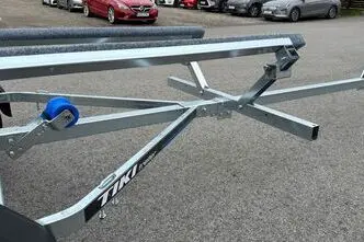 Tiki Treiler Paadihaagis siinidega 4.6 m paadile