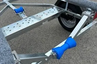 Tiki Treiler Paadihaagis siinidega 4.6 m paadile