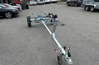 Tiki Treiler Paadihaagis siinidega 4.6 m paadile