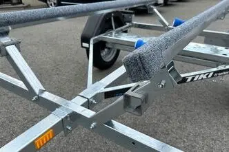 Tiki Treiler Paadihaagis siinidega 4.6 m paadile