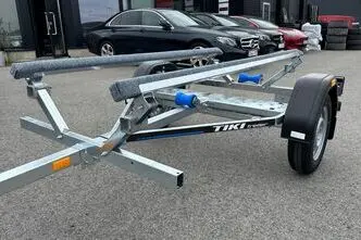 Tiki Treiler Paadihaagis siinidega 4.6 m paadile