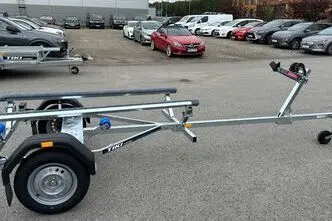 Tiki Treiler Paadihaagis siinidega 4.6 m paadile