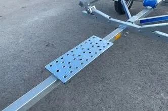 Tiki Treiler Paadihaagis siinidega 4.6 m paadile