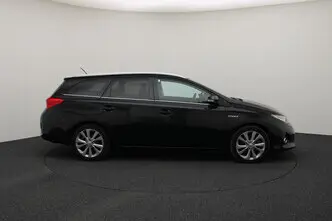Toyota Auris, 1.8, 73 kW, hybrid, automatic, front-wheel drive