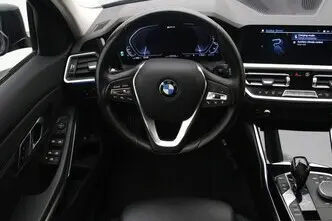 BMW 330, 2.0, 135 kW, подключаемый гибрид, автомат, задний привод