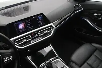 BMW 330, 2.0, 135 kW, подключаемый гибрид, автомат, задний привод