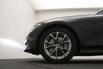 BMW 330, 2.0, 135 kW, подключаемый гибрид, автомат, задний привод