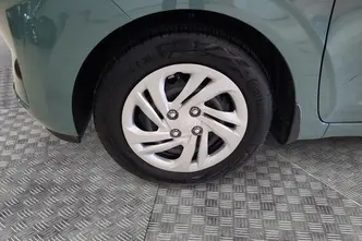 Hyundai i10, 1.0, 46 kW, бензин, механическая, передний привод