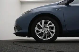 Toyota Auris, 1.8, 73 kW, hybrid, automatic, front-wheel drive