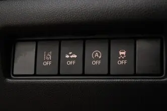 Suzuki Swift, 1.2, 66 kW, гибрид, механическая, полный привод