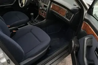 Audi 80, 2.8, 128 kW, petrol, manual, front-wheel drive
