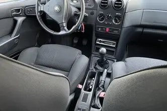 Alfa Romeo Alfa 146, 2.0, 110 kW, petrol, manual, front-wheel drive