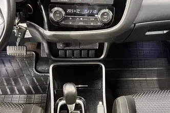Mitsubishi Outlander, 2.0, 110 kW, petrol, automatic, four-wheel drive