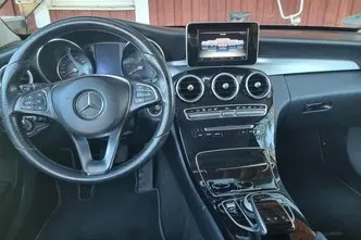 Mercedes-Benz 220, 2.1, 125 kW, diesel, automatic, rear-wheel drive