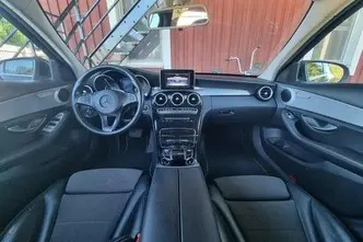 Mercedes-Benz 220, 2.1, 125 kW, diesel, automatic, rear-wheel drive