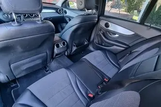 Mercedes-Benz 220, 2.1, 125 kW, diesel, automatic, rear-wheel drive