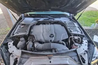 Mercedes-Benz 220, 2.1, 125 kW, diesel, automatic, rear-wheel drive