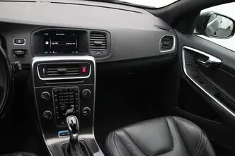 Volvo V60, 2.4, 158 kW, plug-in hybrid, automatic, four-wheel drive