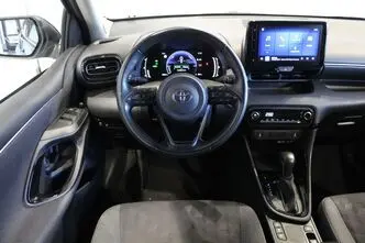 Toyota Yaris, 1.5, 68 kW, hybrid, automatic, front-wheel drive
