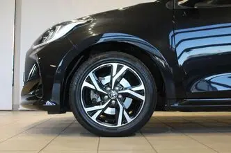 Toyota Yaris, 1.5, 68 kW, hybrid, automatic, front-wheel drive