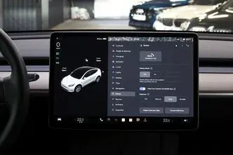 Tesla Model Y, 153 kW, электричество, автомат, полный привод