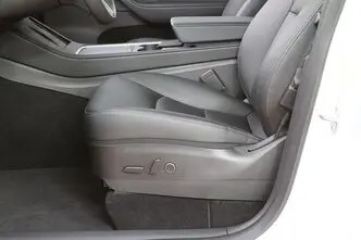 Tesla Model Y, 153 kW, электричество, автомат, полный привод