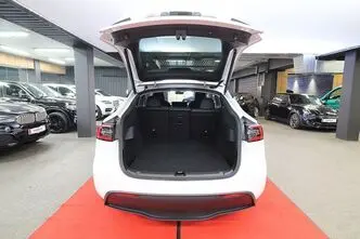 Tesla Model Y, 153 kW, электричество, автомат, полный привод