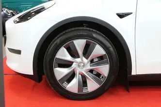 Tesla Model Y, 153 kW, электричество, автомат, полный привод