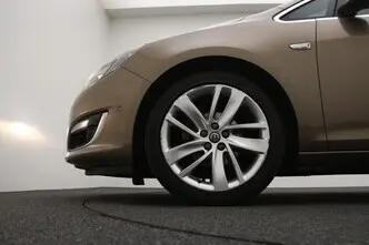 Opel Astra, 1.4, 103 kW, бензин, механическая, передний привод