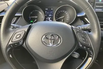 Toyota C-HR, 1.8, 72 kW, hybrid, automatic, front-wheel drive