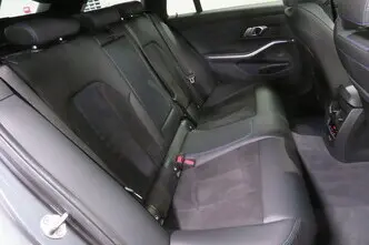 BMW 330, 3.0, 210 kW, гибрид, автомат, полный привод