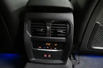 BMW 330, 3.0, 210 kW, гибрид, автомат, полный привод