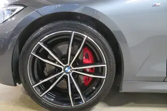 BMW 330, 3.0, 210 kW, гибрид, автомат, полный привод