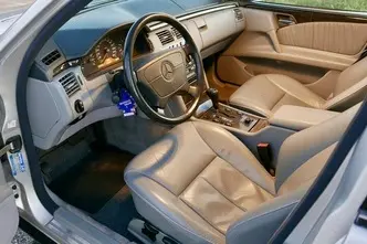 Mercedes-Benz E 320, 3.2, 162 kW, petrol, automatic, rear-wheel drive
