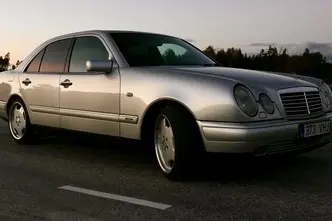 Mercedes-Benz E 320, 3.2, 162 kW, petrol, automatic, rear-wheel drive