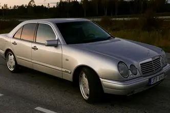 Mercedes-Benz E 320, 3.2, 162 kW, petrol, automatic, rear-wheel drive