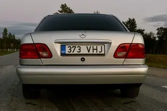 Mercedes-Benz E 320, 3.2, 162 kW, petrol, automatic, rear-wheel drive