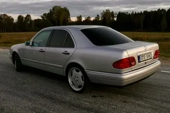 Mercedes-Benz E 320, 3.2, 162 kW, petrol, automatic, rear-wheel drive
