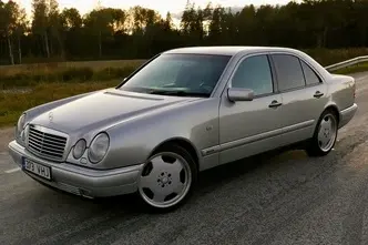 Mercedes-Benz E 320, 3.2, 162 kW, petrol, automatic, rear-wheel drive