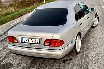 Mercedes-Benz E 320, 3.2, 162 kW, petrol, automatic, rear-wheel drive