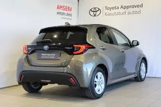 Toyota Yaris, 1.5, 68 kW, гибрид, автомат, передний привод